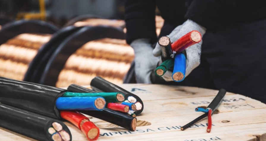 Empresa chilena es pionera y líder en creación de cables de seguridad fabricados 100% con energía renovable